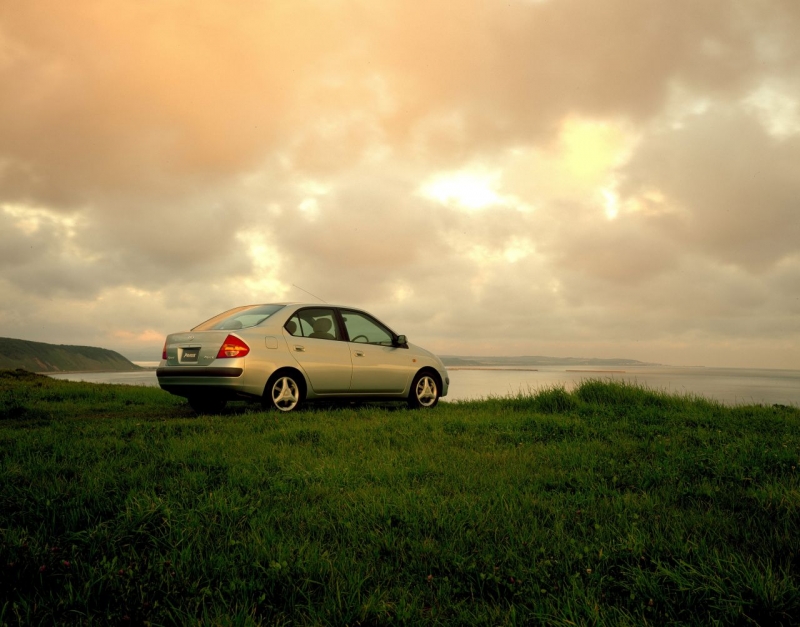 Toyota Prius 1997 była pierwszym seryjnym samochodem z systemem odzyskiwania energii hamowania